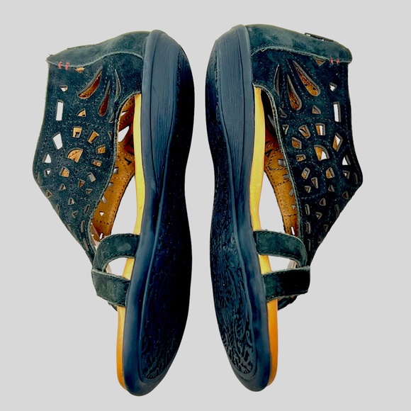 Rockport women's Cobb Hill Black Leather Laser Cut Design Flat Sandals size 7 - Picture 3 of 10